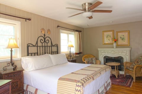 Casa Blanca Inn and Suites Bed and Breakfast in Farmington