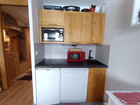 Studio cosy rénové, skis aux pieds, animaux acceptés - FR-1-445-147 Apartment in Montgenèvre