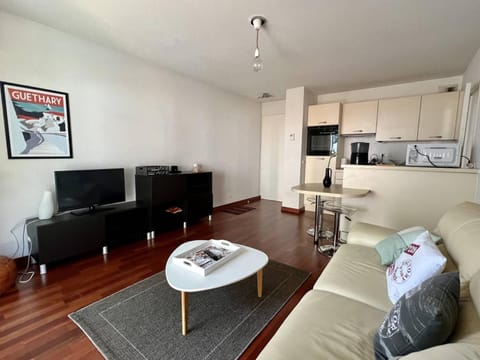 Appartement T2 à Cambo-les-Bains avec piscine, terrasse et parking privé, proche des thermes - FR-1-495-82 Apartment in French Basque Country