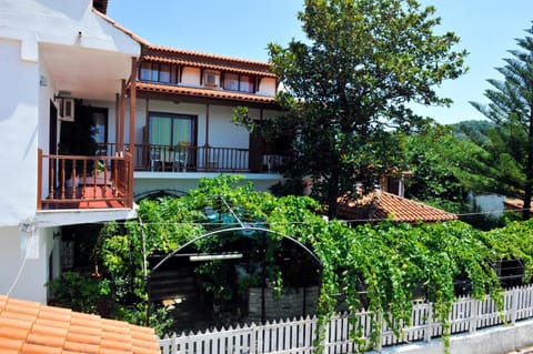 Property building, Facade/entrance, Garden