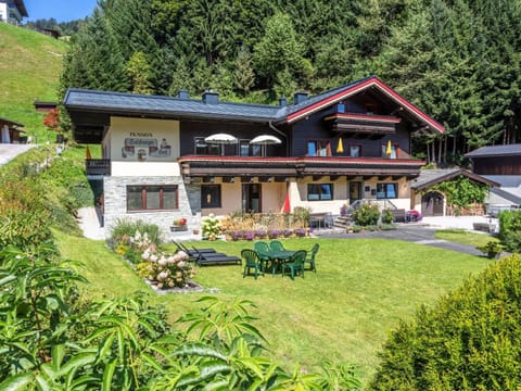 Property building, Staff, Spring, Day, Property logo or sign, Natural landscape, Summer, Garden, Balcony/Terrace, Garden view