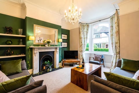 TV and multimedia, Living room, Seating area, flat iron