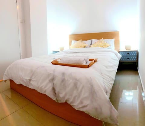 Amazing Modern Room 4 Min From The Tram Vacation rental in Jerusalem