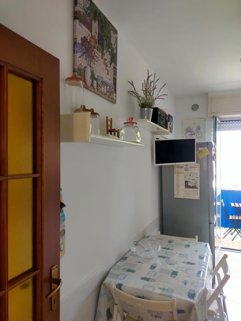 Dining area, kitchen