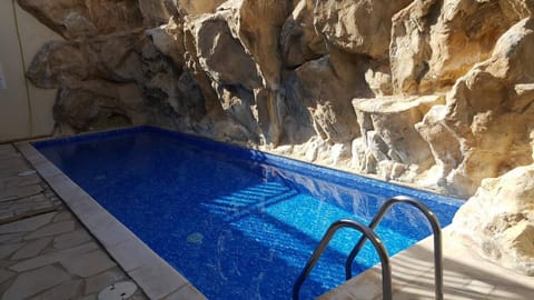 Top floor 2 bedroom apartment E101, 3 pools, sea view, FREE WIFI Appartement in Peyia