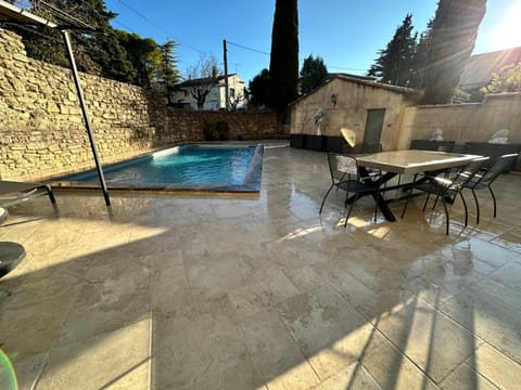 Appartement avec Piscine privée dans Résidence pour 6 personnes Apartment in Uzes