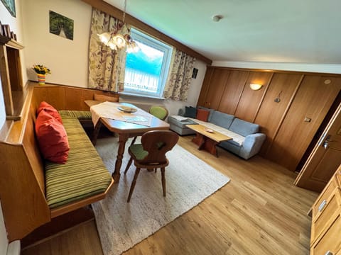 Living room, Photo of the whole room