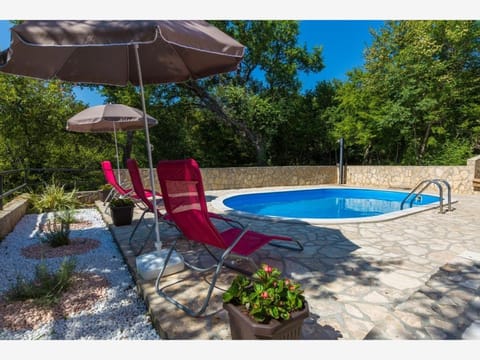 Pool view, Swimming pool, sunbed