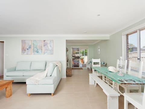 Purely Whitesands on the Bay Casa in Fingal Bay