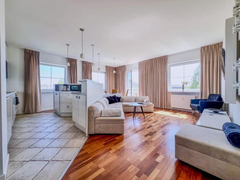 Nad stawem, dwupoziomowy, 6 łóżek, parking, zielona okolica Apartment in Gdansk