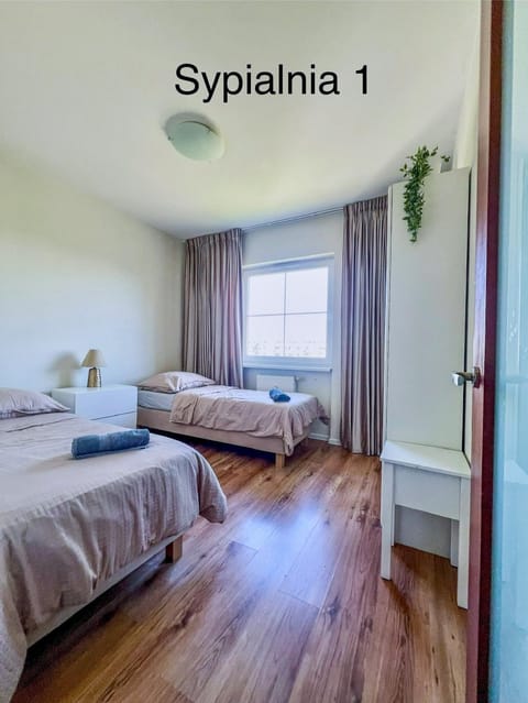 Nad stawem, dwupoziomowy, 6 łóżek, parking, zielona okolica Apartment in Gdansk