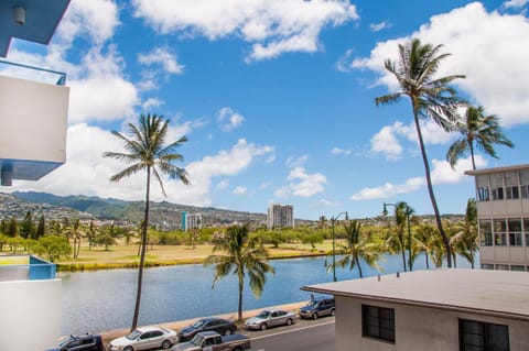 Holiday Surf Hotel (with full kitchen) Hotel in Honolulu