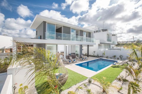 Garden, Seating area, Swimming pool