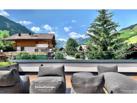 Balcony/Terrace, Decorative detail, Mountain view