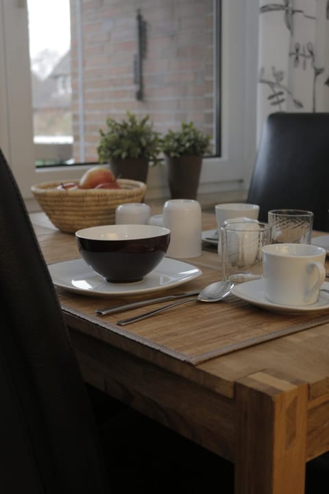 Food and drinks, Dining area, Food