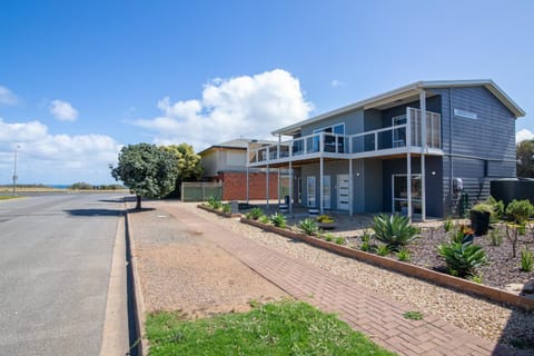 Property building, Facade/entrance, Neighbourhood