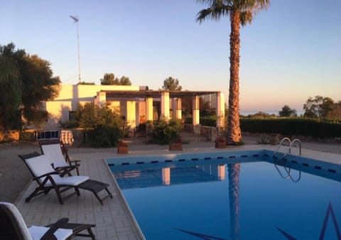 Villa panoramica con piscina Villa in Apulia