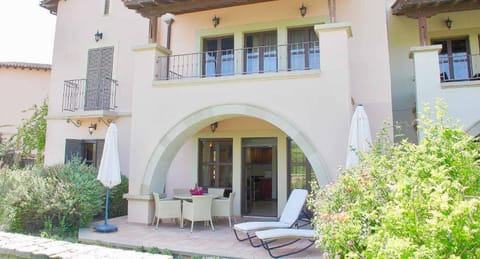 2 bedroom Apartment Artemis with two communal pools, Aphrodite Hills Resort Condominio in Kouklia