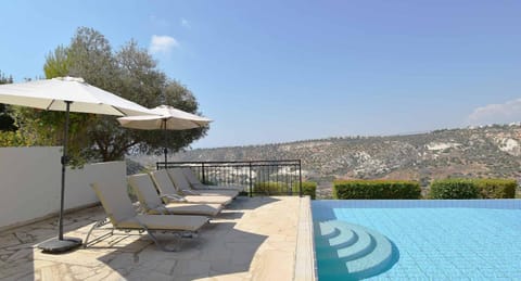 4 bedroom Villa Kourion with private pool, Aphrodite Hills Resort Chalet in Kouklia