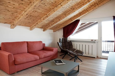 Seating area, Evening entertainment