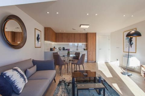 Heathrow South Apartments by Charles Hope Apartamento in Staines-upon-Thames