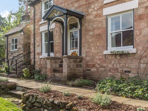 Spring Cottage House in Stoke-on-Trent
