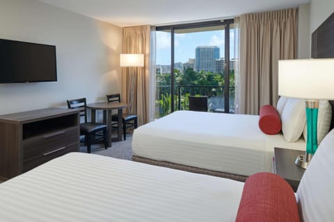 Bed, TV and multimedia, View (from property/room), Balcony/Terrace, Seating area, Bedroom, City view