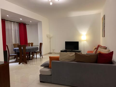 Charmant appartement pour famille uniquement en résidence à Oran Gambetta Appartement in Oran