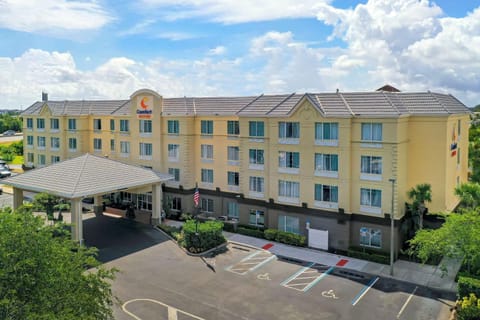 Comfort Suites Near Universal Orlando Resort Hotel in Orlando