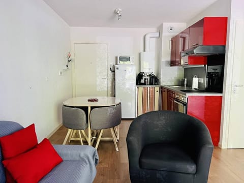 Charmant T2 à Hasparren, 4 pers, centre-ville, terrasse, parking privatif - FR-1-495-84 Apartment in French Basque Country