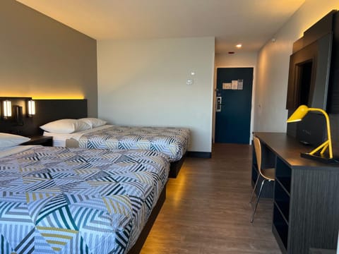 Bed, TV and multimedia, Bedroom