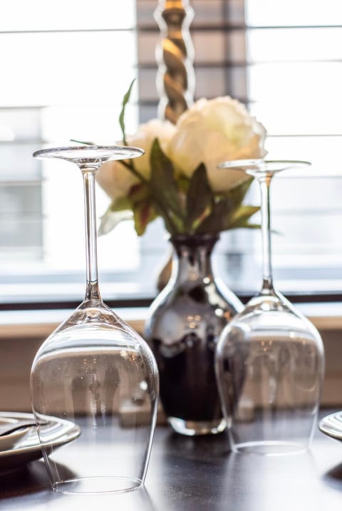 Decorative detail, Dining area, Drinks, Alcoholic drinks