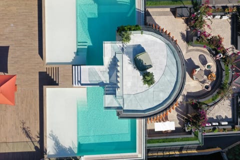 Bird's eye view, Pool view