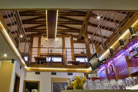 Lobby or reception, Food and drinks