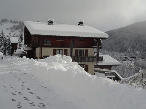 Property building, Facade/entrance, Winter, Ski School, Skiing, Hiking, Cycling