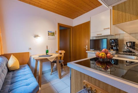 Kitchen or kitchenette, Seating area