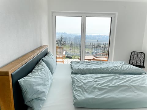 View (from property/room), Bedroom, Lake view