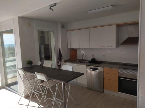 Luxury Apartment Accommodation, next to beach & train station Calella Apartment in Calella