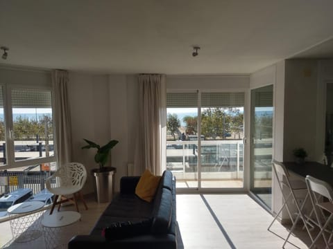 Luxury Apartment Accommodation, next to beach & train station Calella Condo in Calella