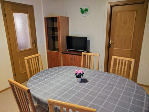 Communal lounge/ TV room, TV and multimedia, Dining area