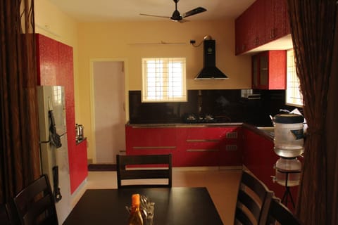 Phoenix Serviced Apartment - Sri Illam Condominio in Chennai