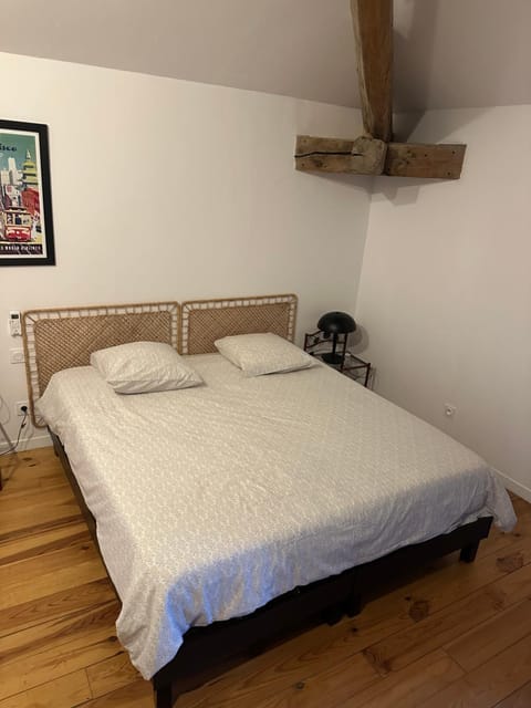 Bedroom, storage, air conditioner