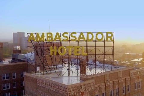 Ambassador Hotel Milwaukee, Trademark Collection by Wyndham Hotel in Milwaukee
