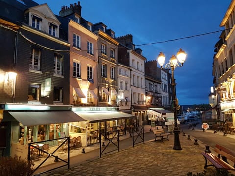 City view, Landmark view, Street view