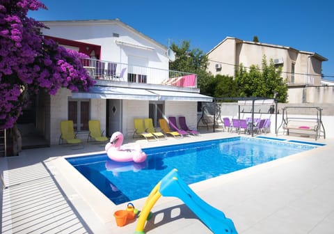 Resort due gatte Pinky Villa in Split-Dalmatia County