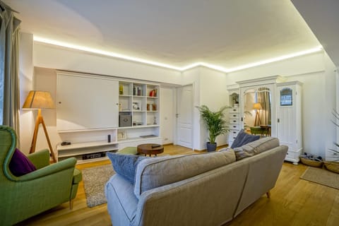 Visit Bucharest Romana Square Central Apt. - Metro Apartment in Bucharest