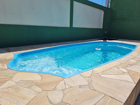 Confortável casa com piscina e churrasqueira a 100m da praia Maison in Caraguatatuba