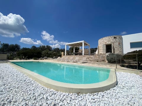 VILLA BIANCA con piscina e vista mare Villa in Apulia