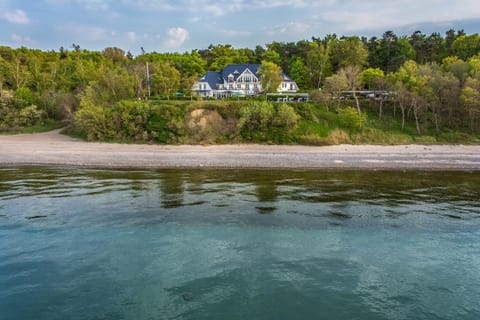 Property building, Day, Lake view, Sea view