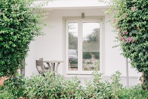 Patio, Facade/entrance